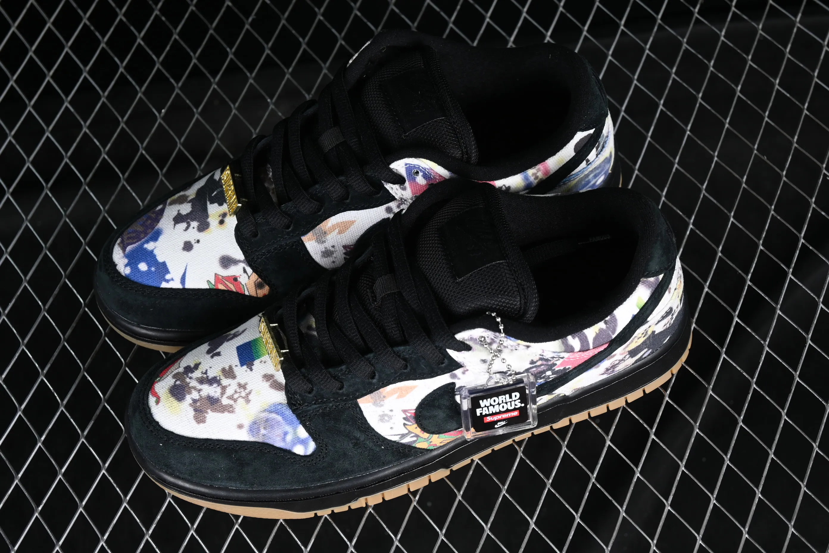 All Categories Nk SB Dunk Series Nk SB Dunk Low Low-top sneakers Supreme x Nk SB Dunk Low "Rammellzee" joint model SB low-top sports and leisure sneakers FD8778-001